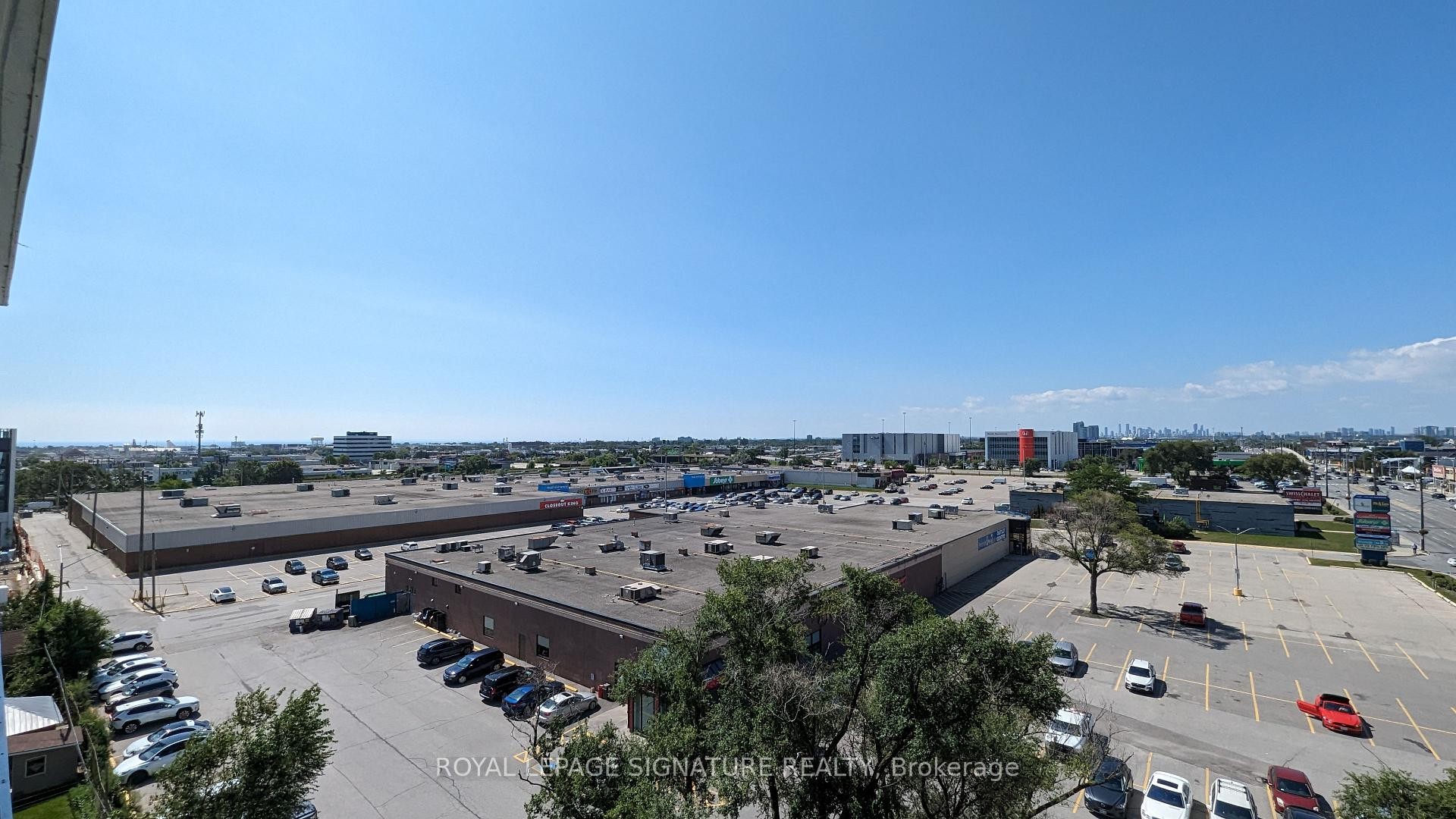 619-1195 The Queensway Way, Toronto, ON - Outdoor With View