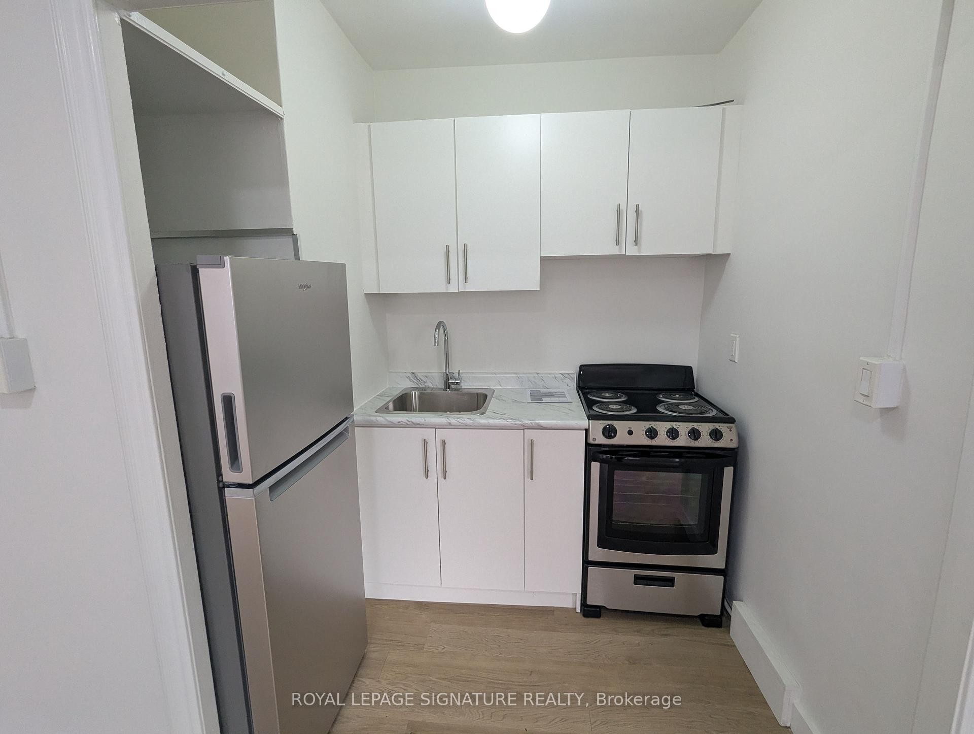 19-44 Balliol Street, Toronto, ON - Indoor Photo Showing Kitchen