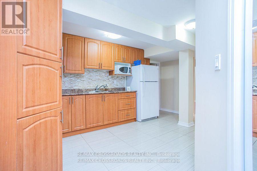 23 River Heights Drive, Brampton, ON - Indoor Photo Showing Kitchen With Double Sink