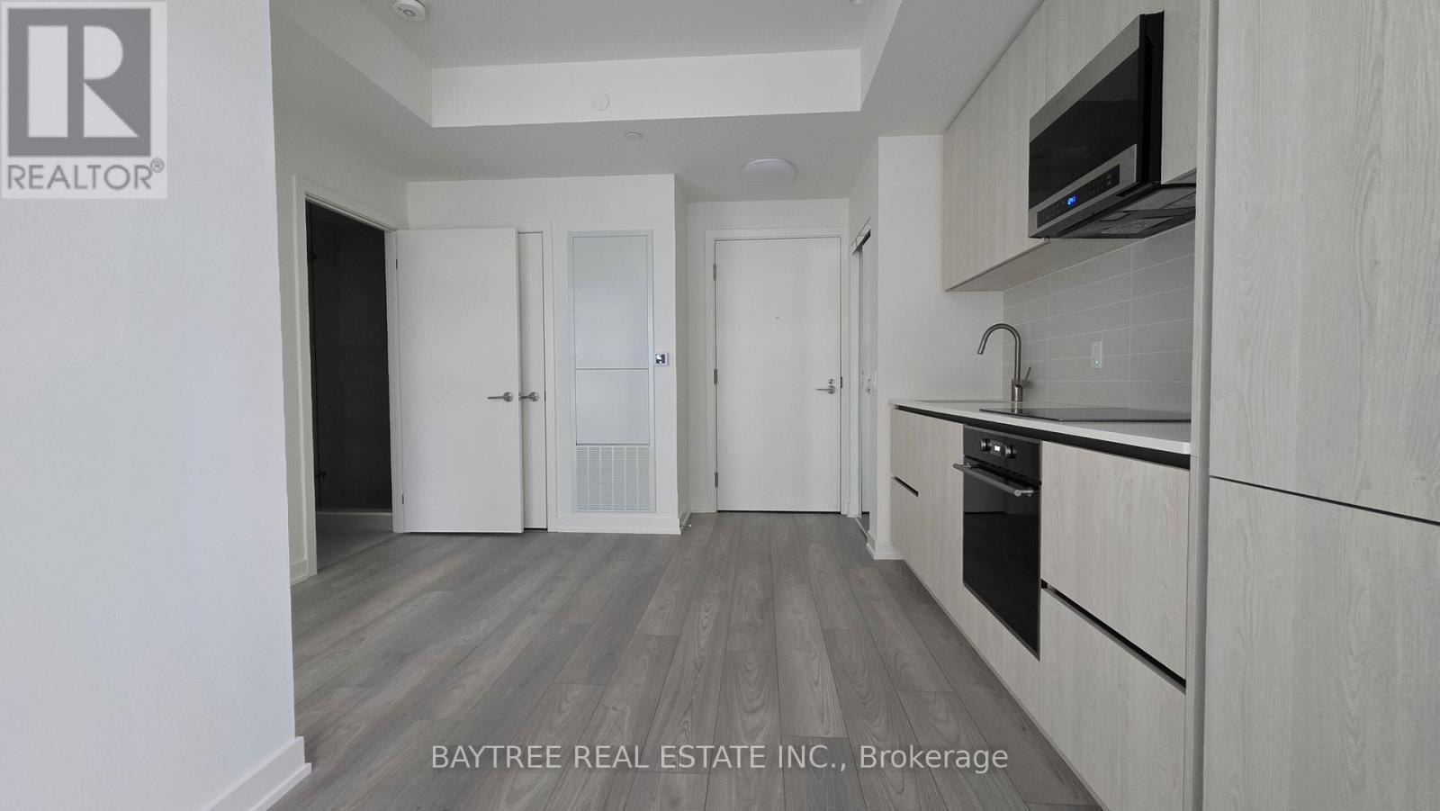 1806 - 110 Broadway Avenue, Toronto, ON - Indoor Photo Showing Kitchen