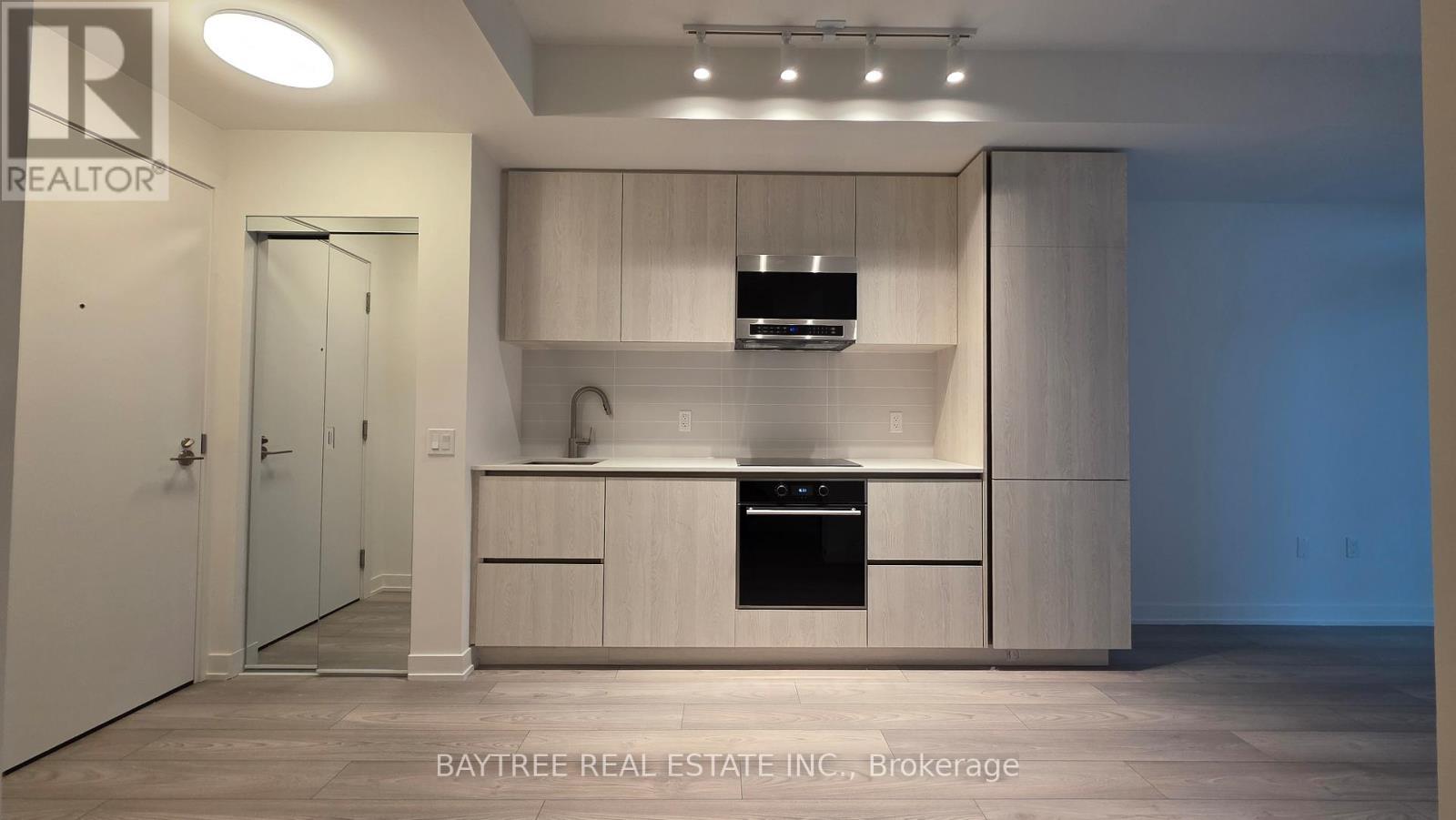 1806 - 110 Broadway Avenue, Toronto, ON - Indoor Photo Showing Kitchen