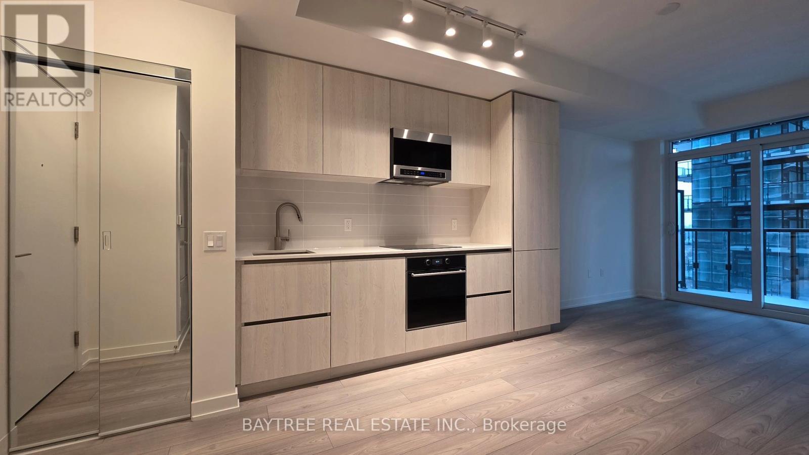 1806 - 110 Broadway Avenue, Toronto, ON - Indoor Photo Showing Kitchen