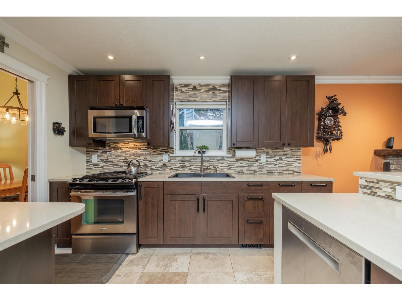 13452 62A Avenue, Surrey, BC - Indoor Photo Showing Kitchen With Upgraded Kitchen