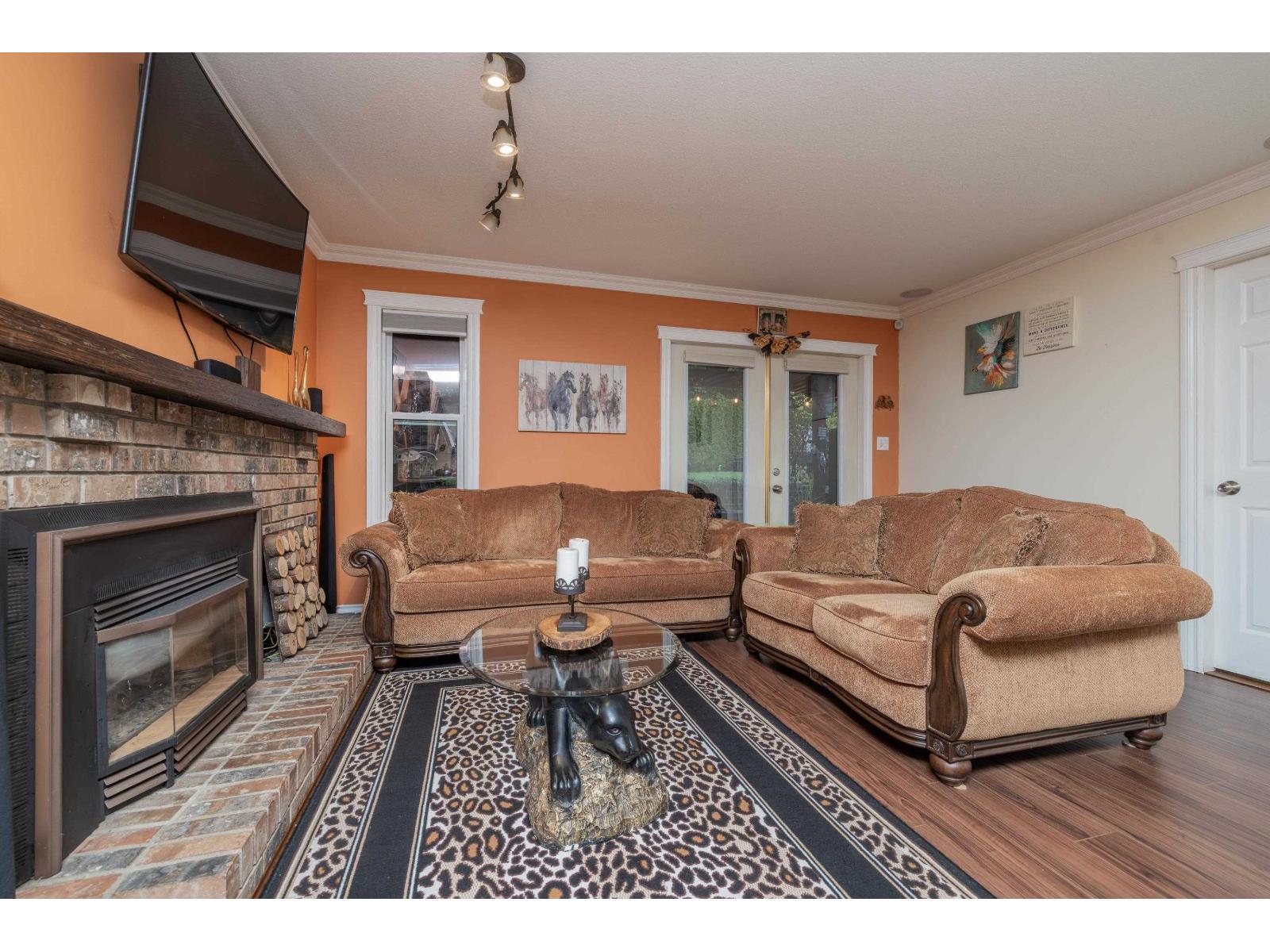 13452 62A Avenue, Surrey, BC - Indoor Photo Showing Living Room With Fireplace