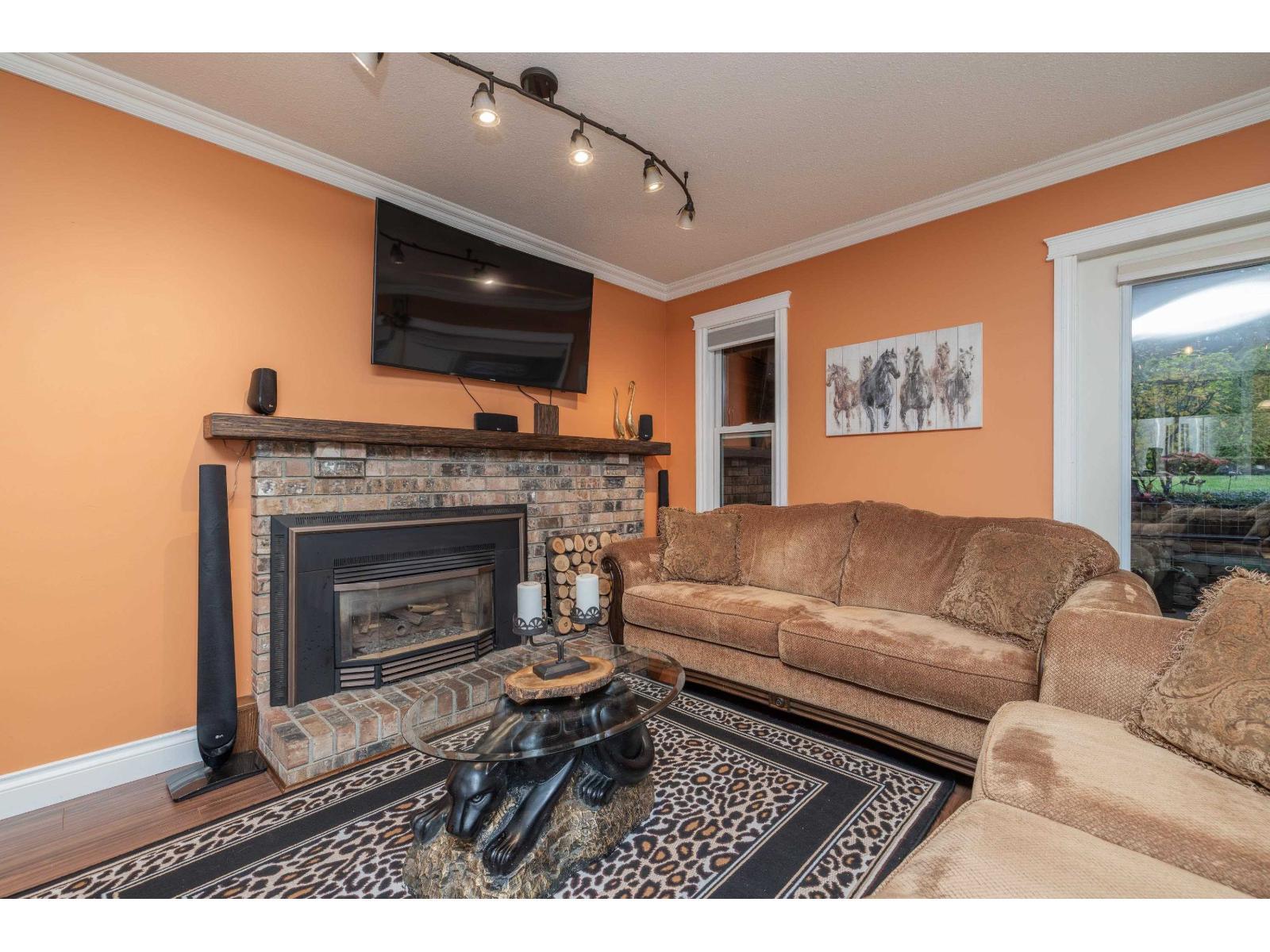 13452 62A Avenue, Surrey, BC - Indoor Photo Showing Living Room With Fireplace