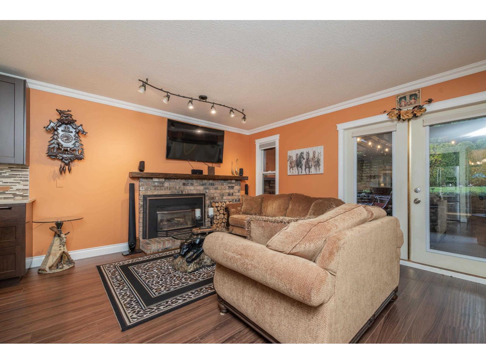 13452 62A Avenue, Surrey, BC - Indoor Photo Showing Living Room With Fireplace