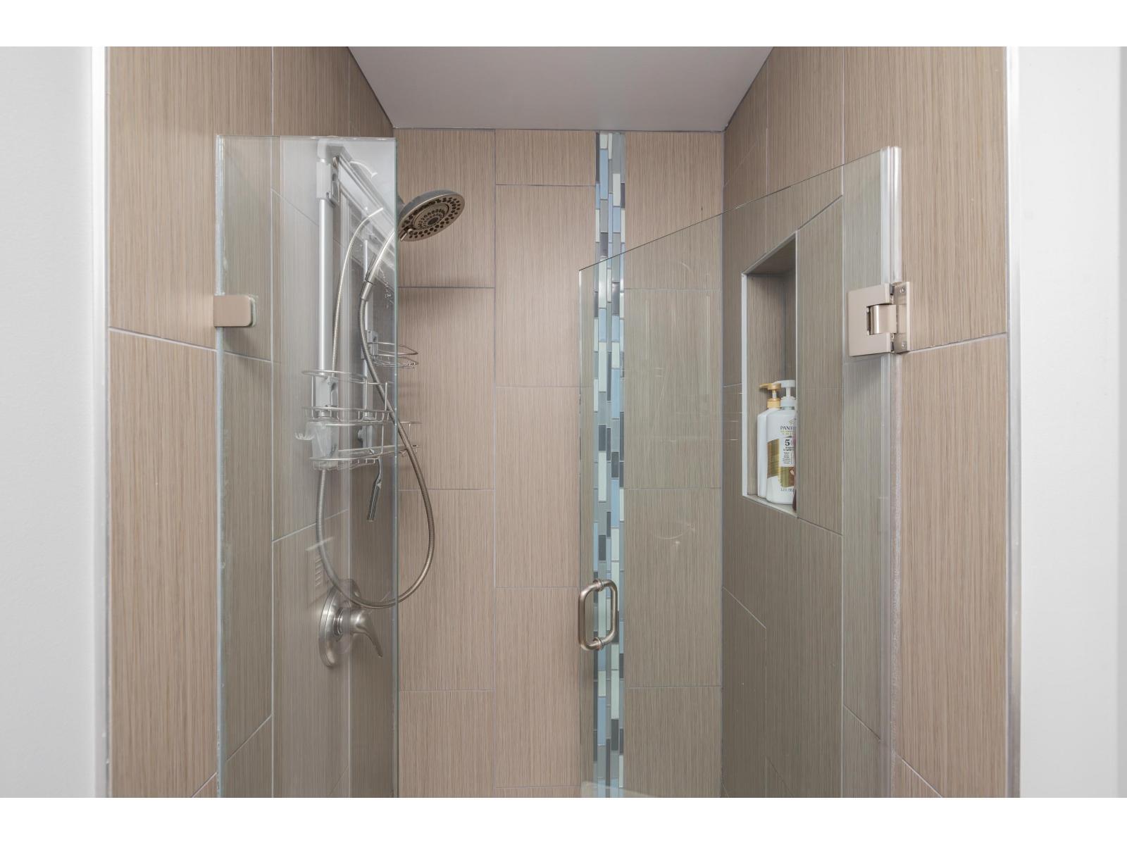 13452 62A Avenue, Surrey, BC - Indoor Photo Showing Bathroom