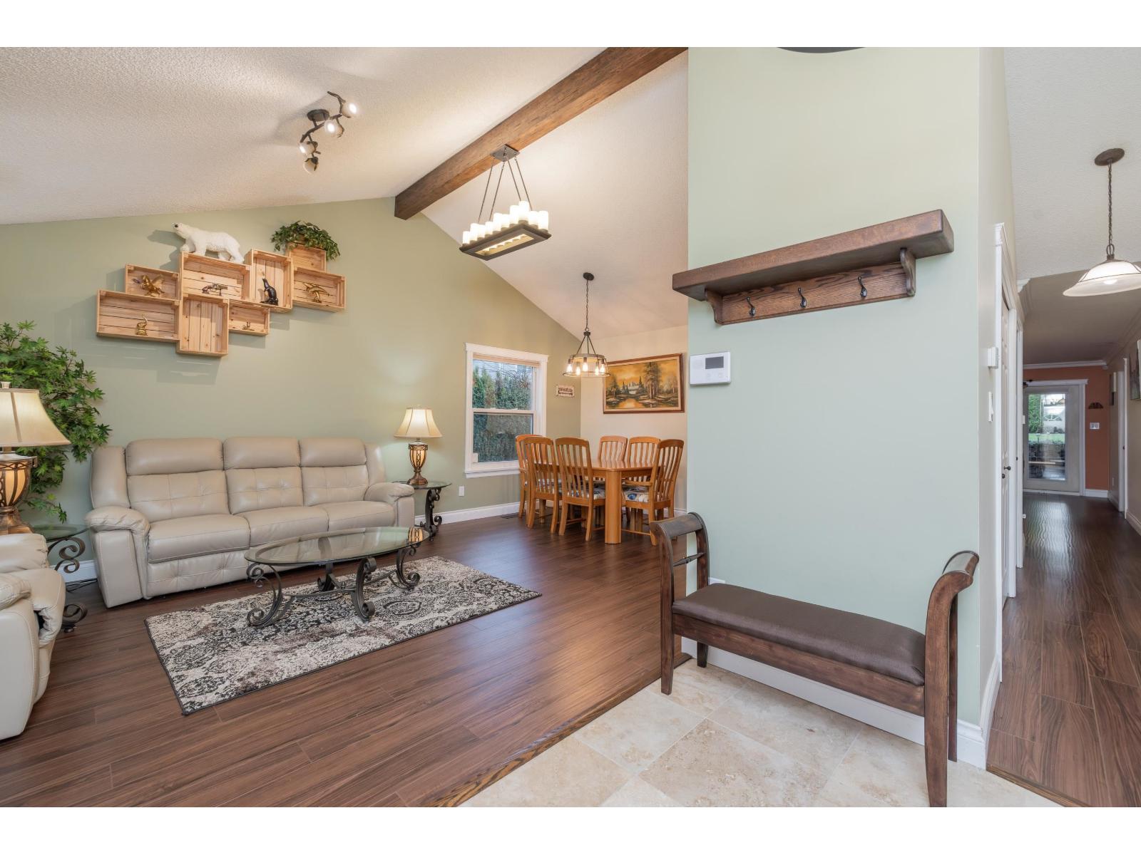13452 62A Avenue, Surrey, BC - Indoor Photo Showing Living Room