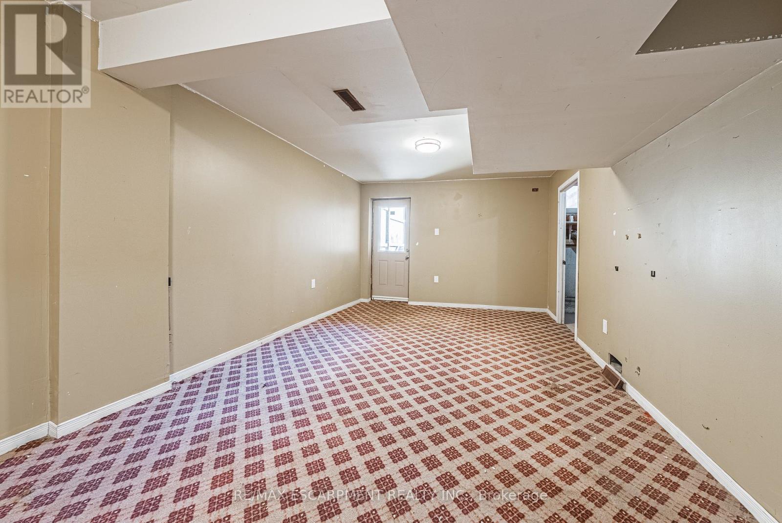 5535 Schueller Crescent, Burlington, ON - Indoor