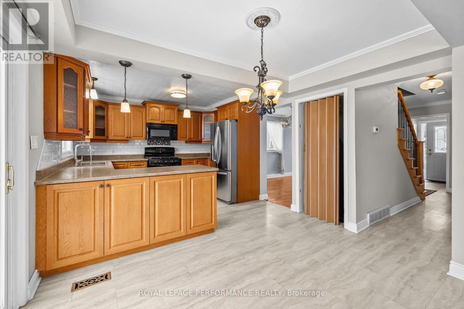 976 Laporte Street, Clarence-Rockland, ON - Indoor Photo Showing Kitchen