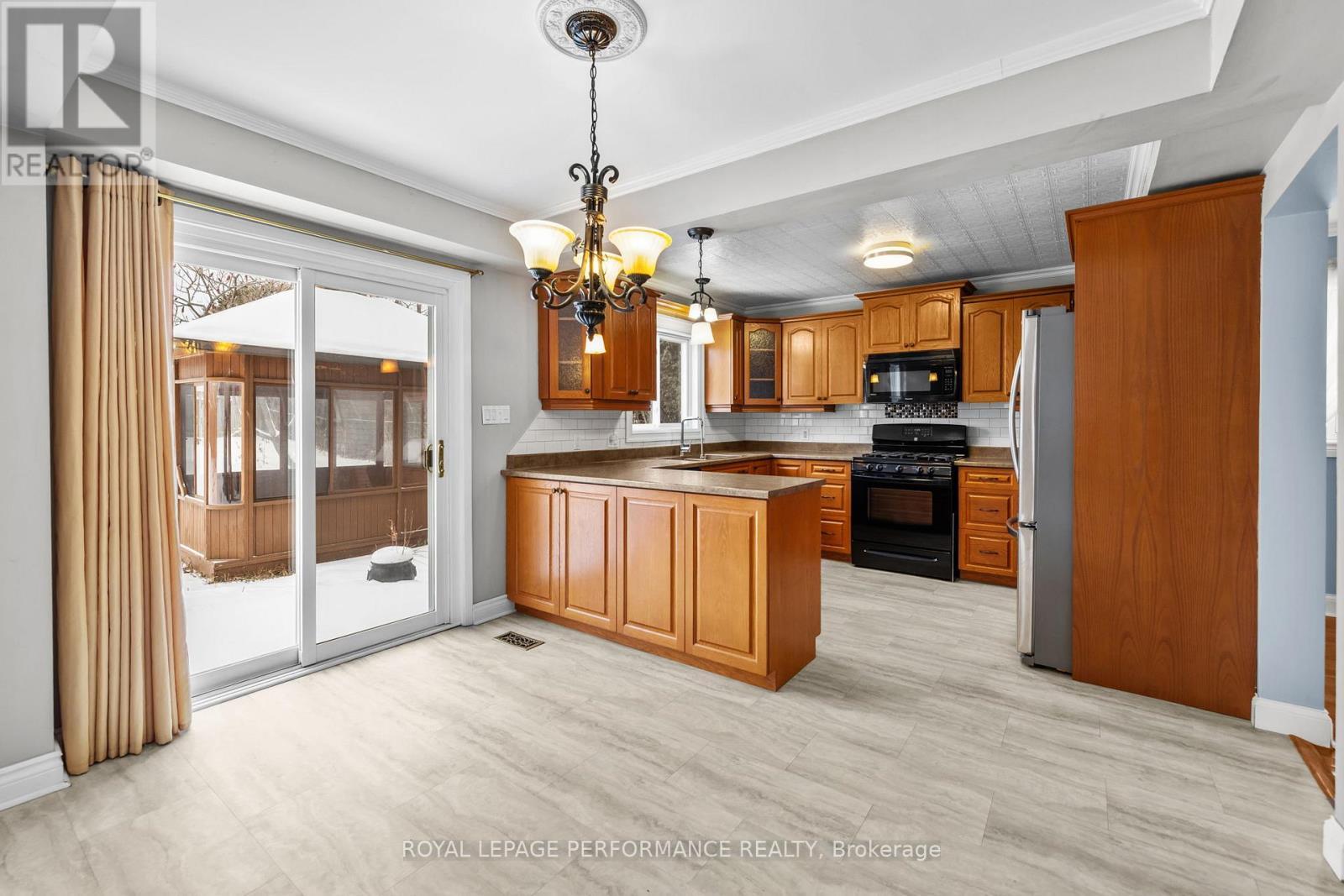 976 Laporte Street, Clarence-Rockland, ON - Indoor Photo Showing Kitchen