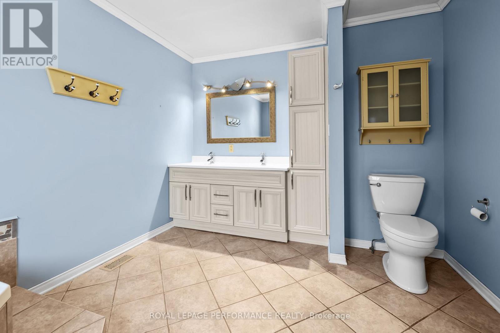 976 Laporte Street, Clarence-Rockland, ON - Indoor Photo Showing Bathroom
