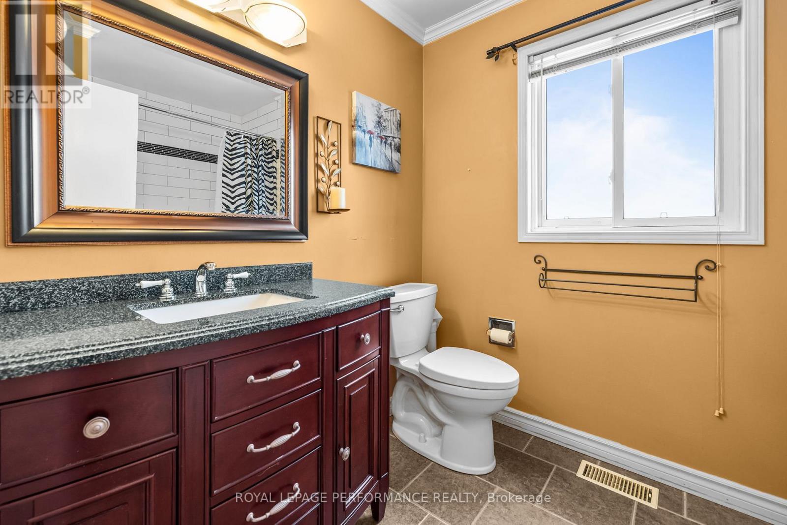 976 Laporte Street, Clarence-Rockland, ON - Indoor Photo Showing Bathroom