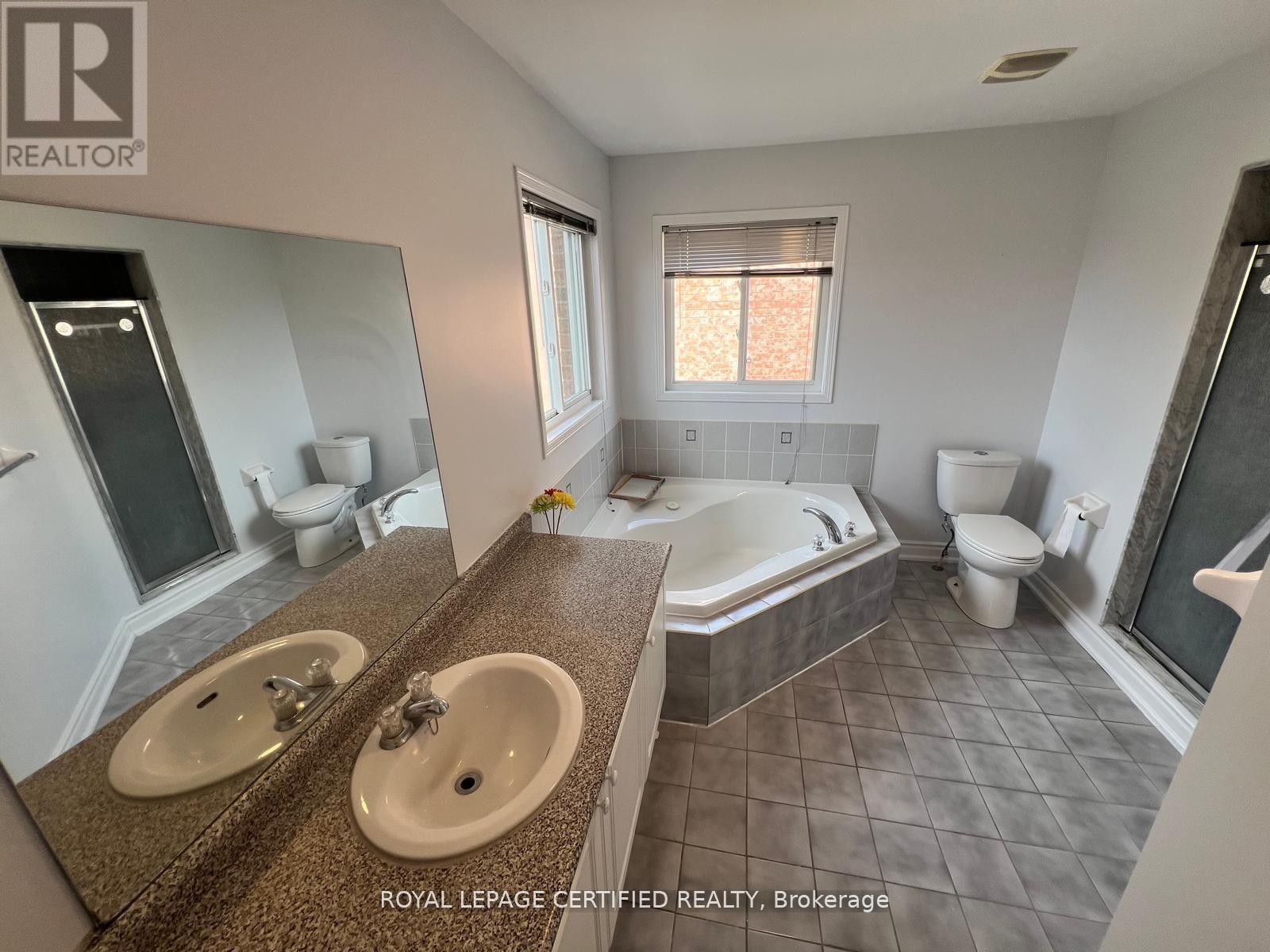 426 Orange Walk Crescent, Mississauga, ON - Indoor Photo Showing Bathroom