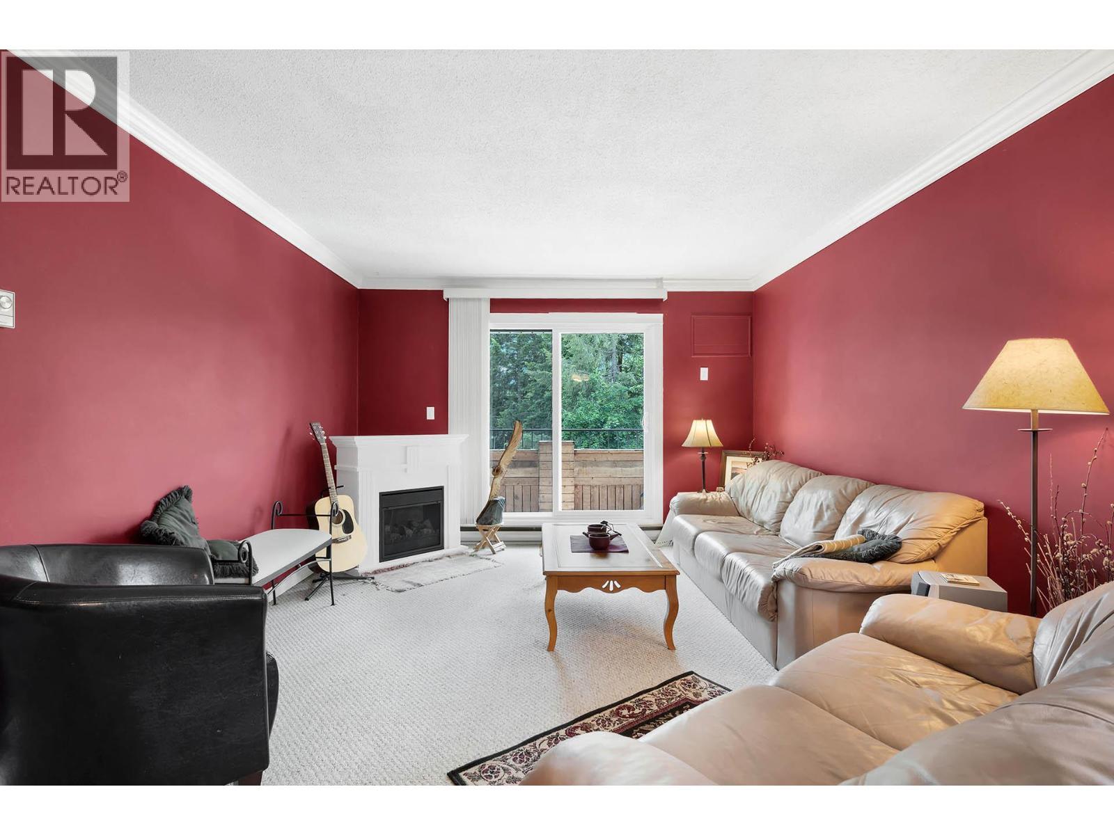 245 Park Drive Unit# 16, Clearwater, BC - Indoor Photo Showing Living Room With Fireplace