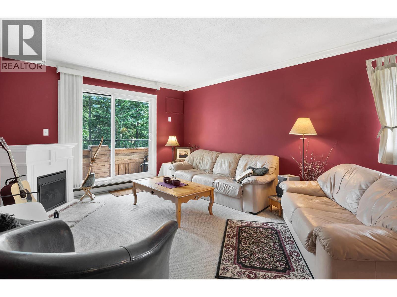 245 Park Drive Unit# 16, Clearwater, BC - Indoor Photo Showing Living Room With Fireplace
