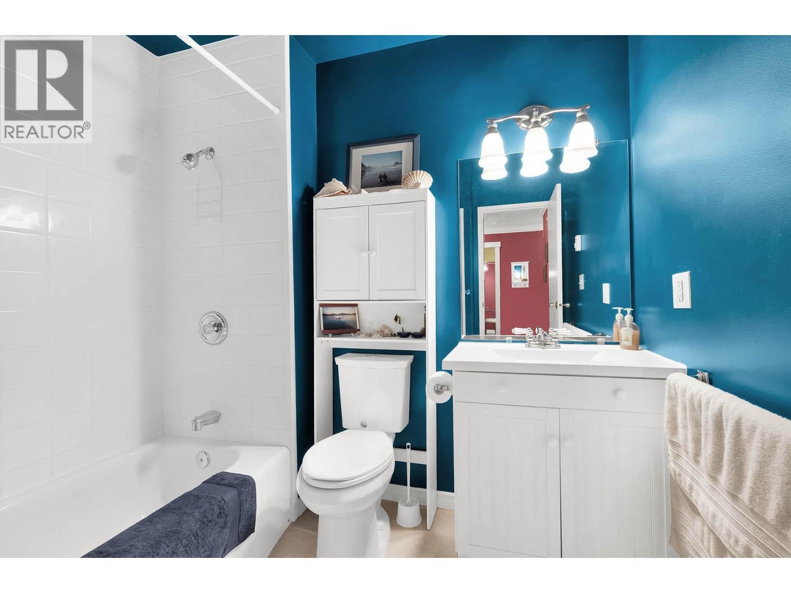 245 Park Drive Unit# 16, Clearwater, BC - Indoor Photo Showing Bathroom