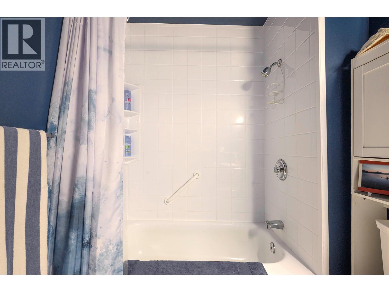 245 Park Drive Unit# 16, Clearwater, BC - Indoor Photo Showing Bathroom