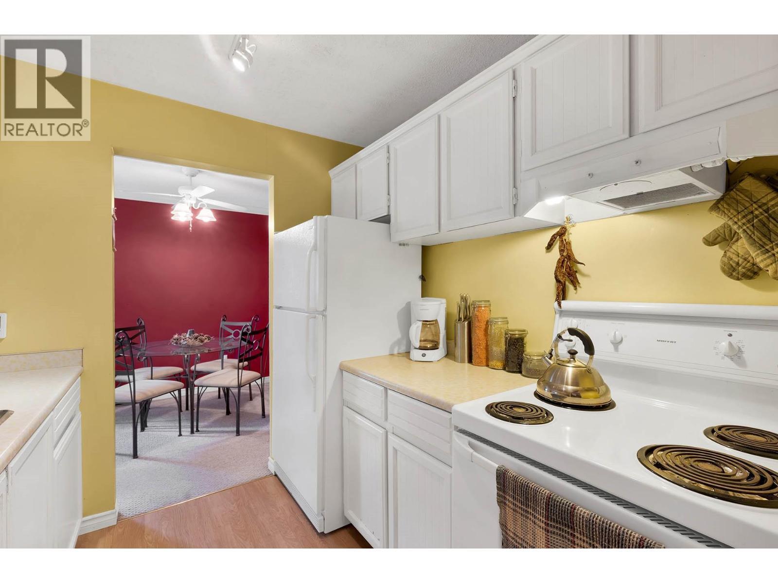245 Park Drive Unit# 16, Clearwater, BC - Indoor Photo Showing Kitchen