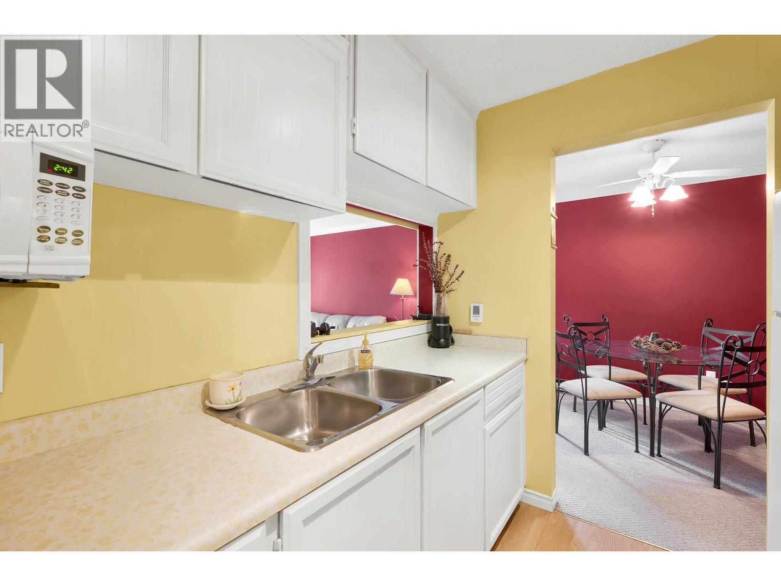 245 Park Drive Unit# 16, Clearwater, BC - Indoor Photo Showing Kitchen With Double Sink