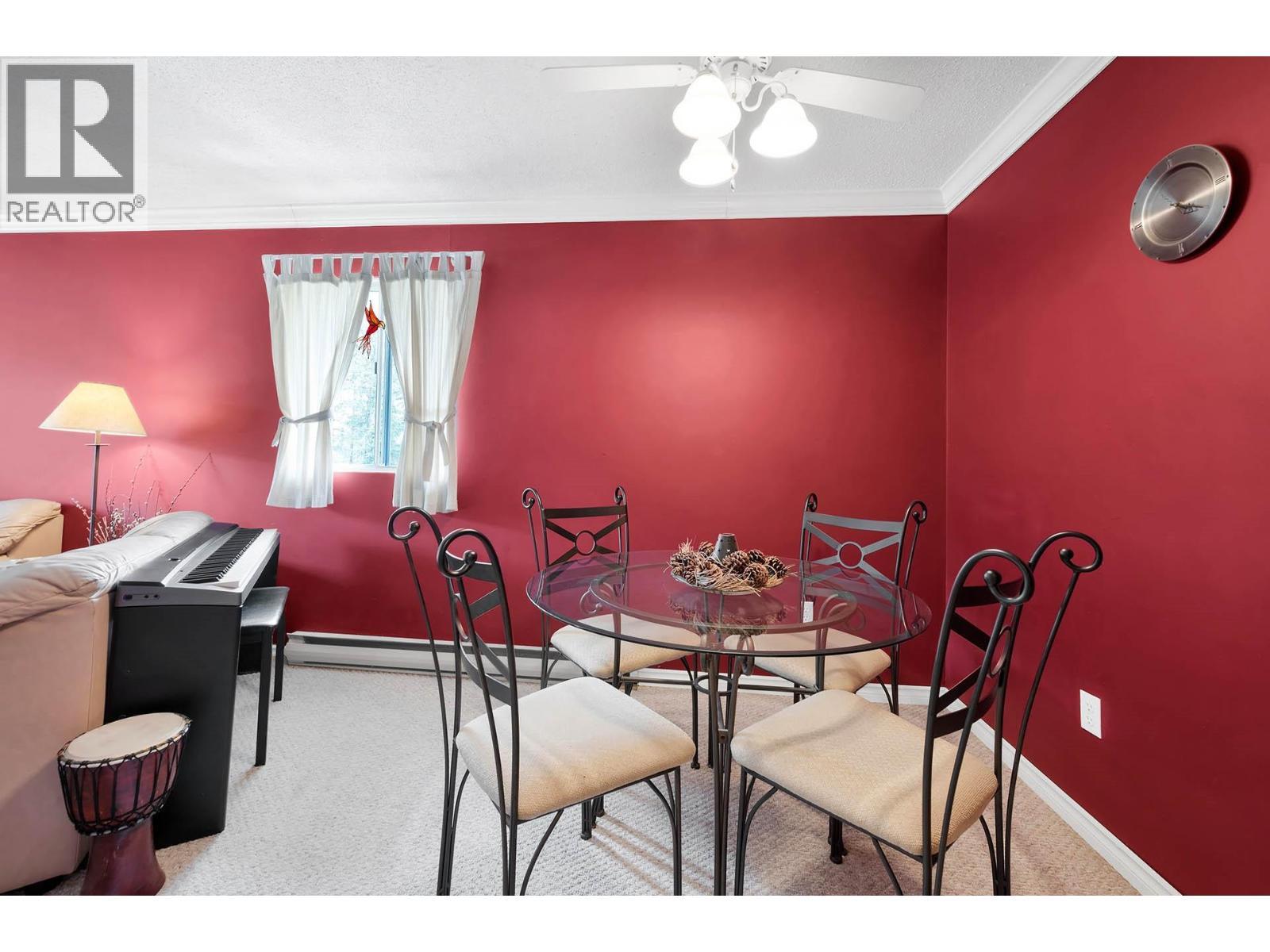 245 Park Drive Unit# 16, Clearwater, BC - Indoor Photo Showing Dining Room