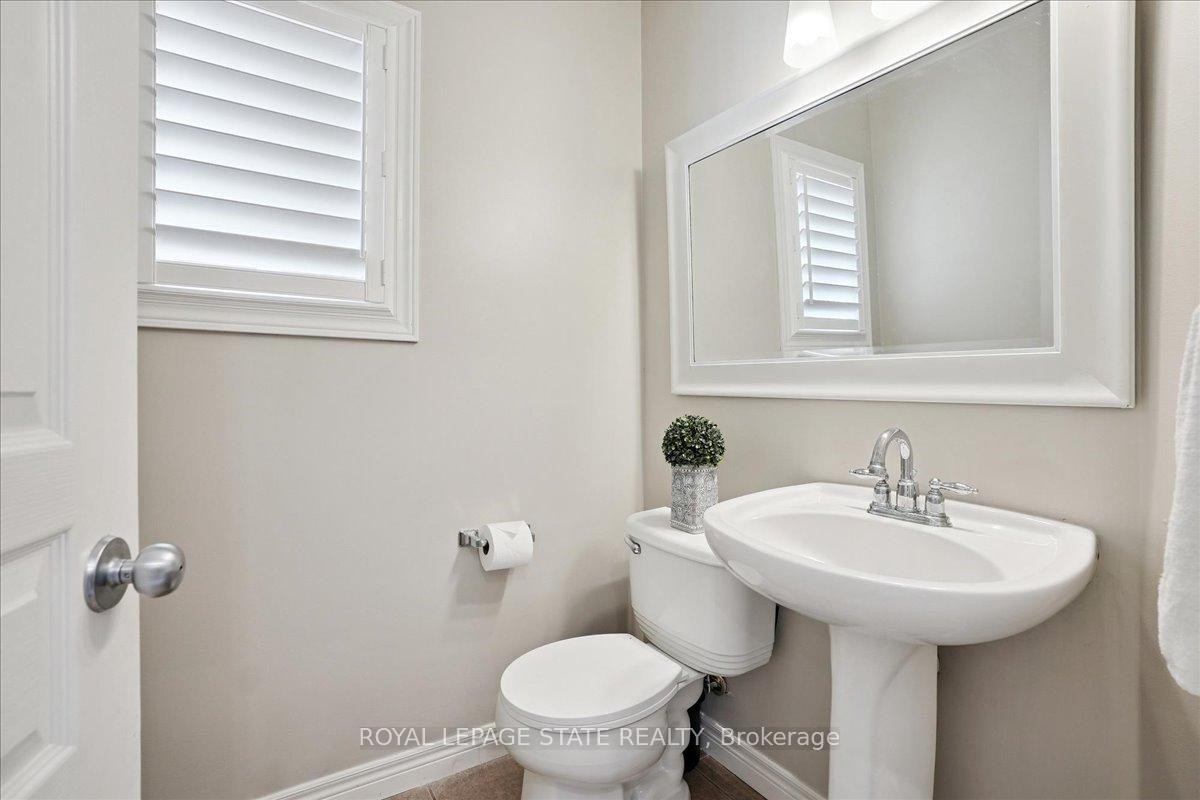 95 Hemlock Way, Grimsby, ON - Indoor Photo Showing Bathroom