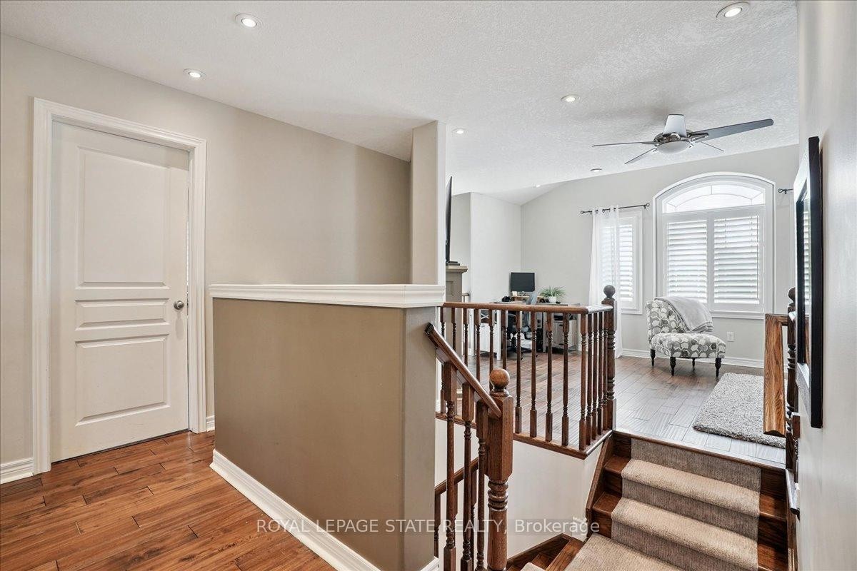 95 Hemlock Way, Grimsby, ON - Indoor Photo Showing Other Room