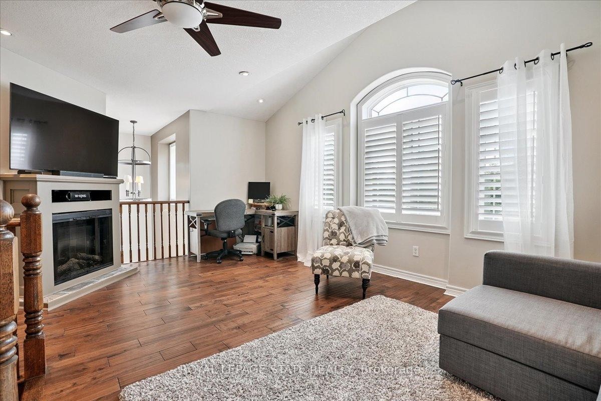 95 Hemlock Way, Grimsby, ON - Indoor Photo Showing Living Room With Fireplace