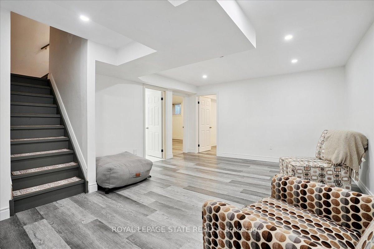 95 Hemlock Way, Grimsby, ON - Indoor Photo Showing Other Room