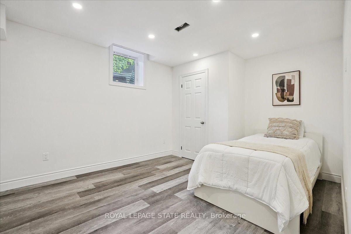 95 Hemlock Way, Grimsby, ON - Indoor Photo Showing Bedroom