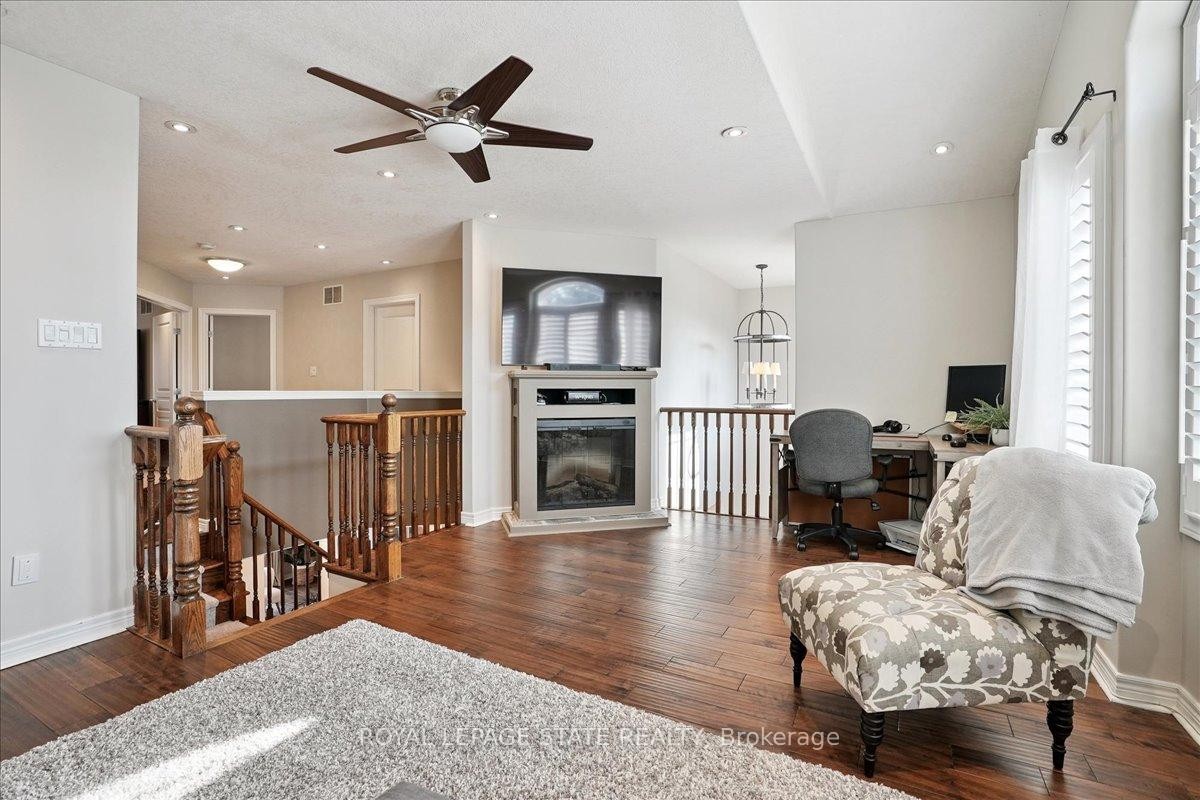 95 Hemlock Way, Grimsby, ON - Indoor Photo Showing Living Room With Fireplace