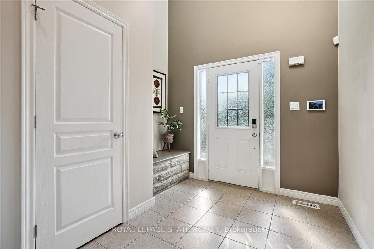 95 Hemlock Way, Grimsby, ON - Indoor Photo Showing Other Room