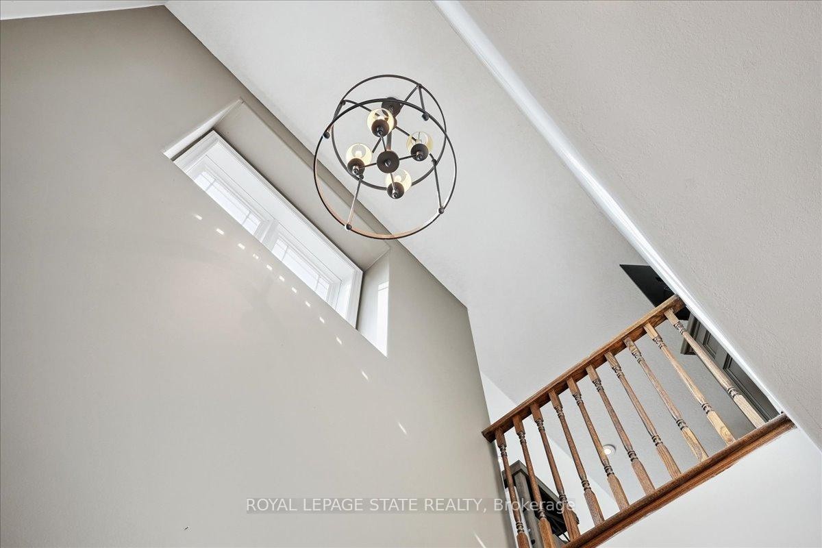 95 Hemlock Way, Grimsby, ON - Indoor Photo Showing Other Room