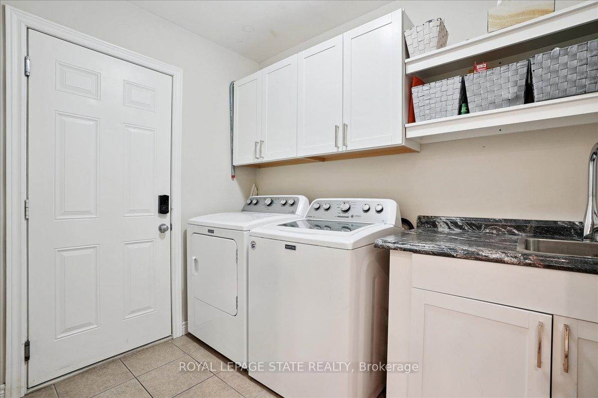 95 Hemlock Way, Grimsby, ON - Indoor Photo Showing Laundry Room