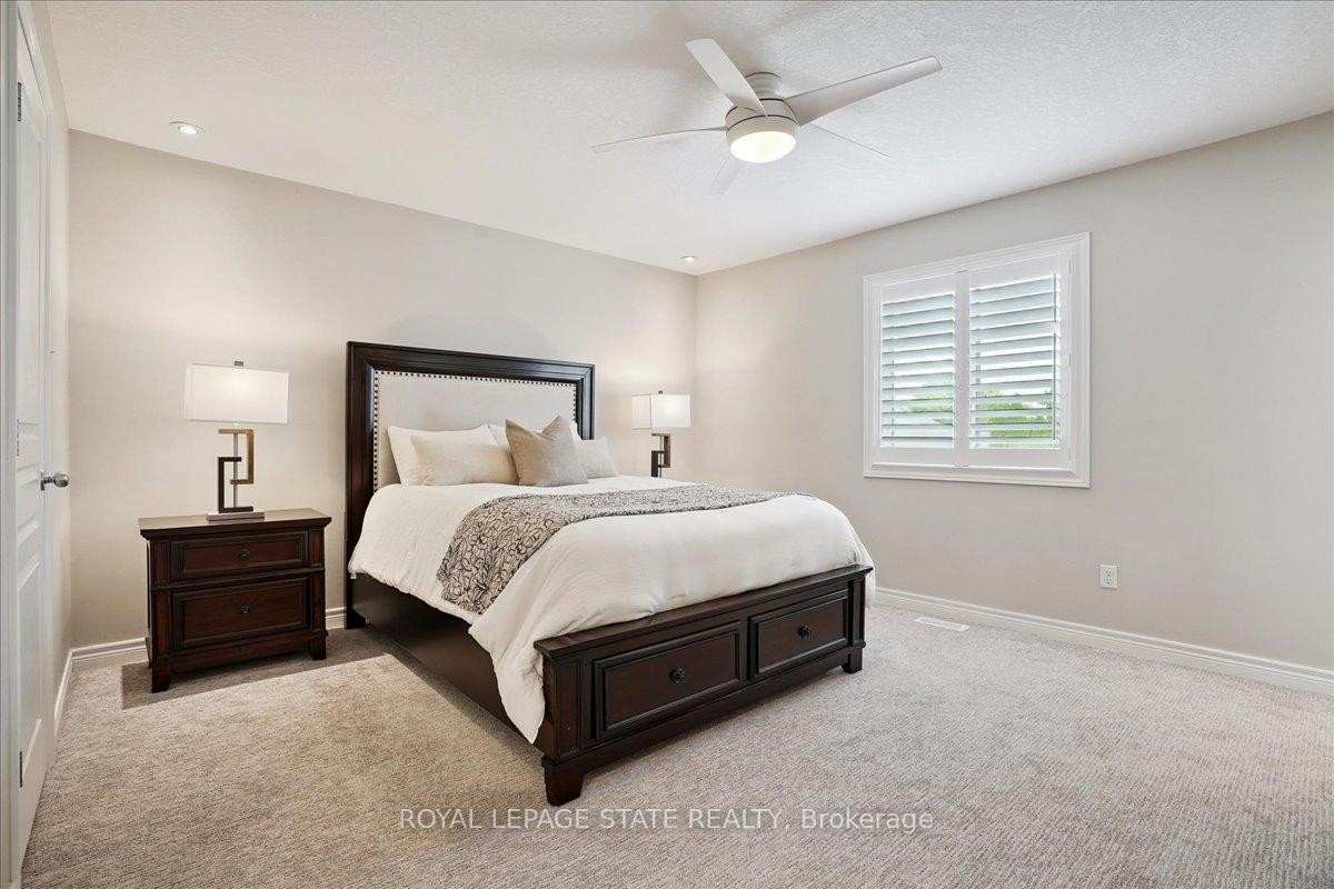 95 Hemlock Way, Grimsby, ON - Indoor Photo Showing Bedroom