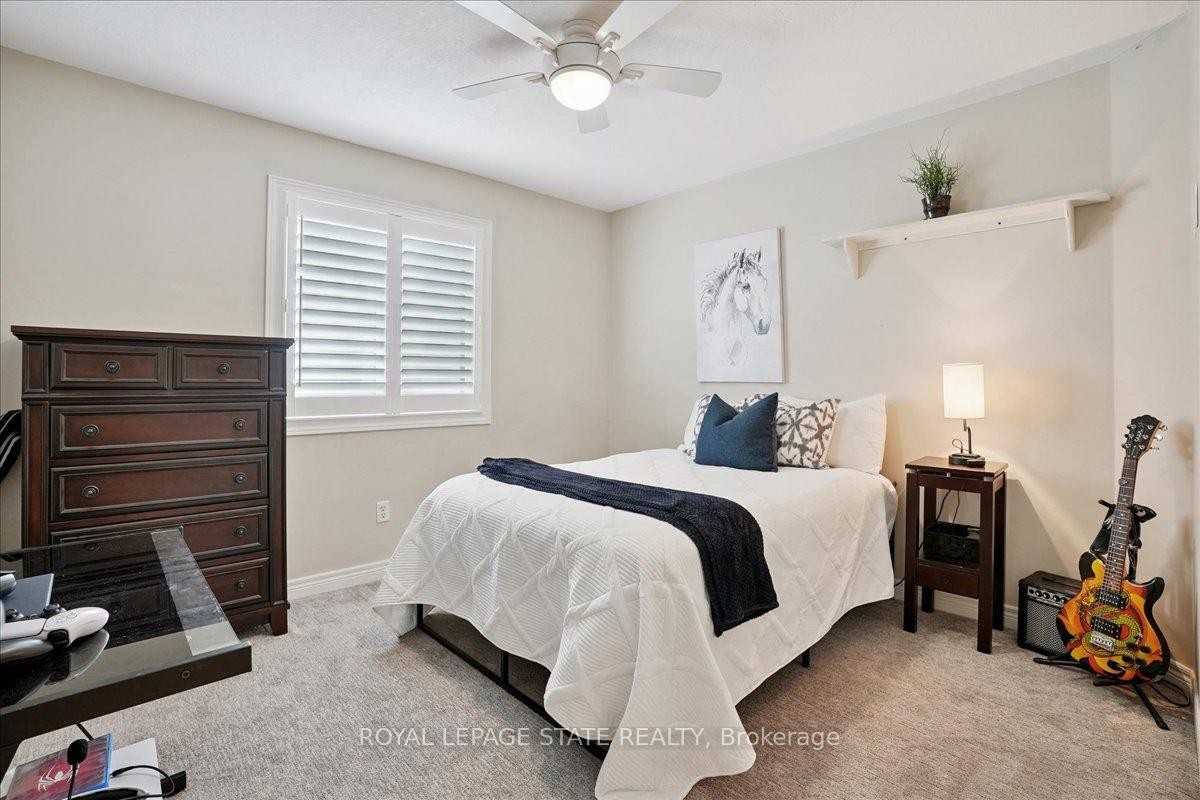 95 Hemlock Way, Grimsby, ON - Indoor Photo Showing Bedroom