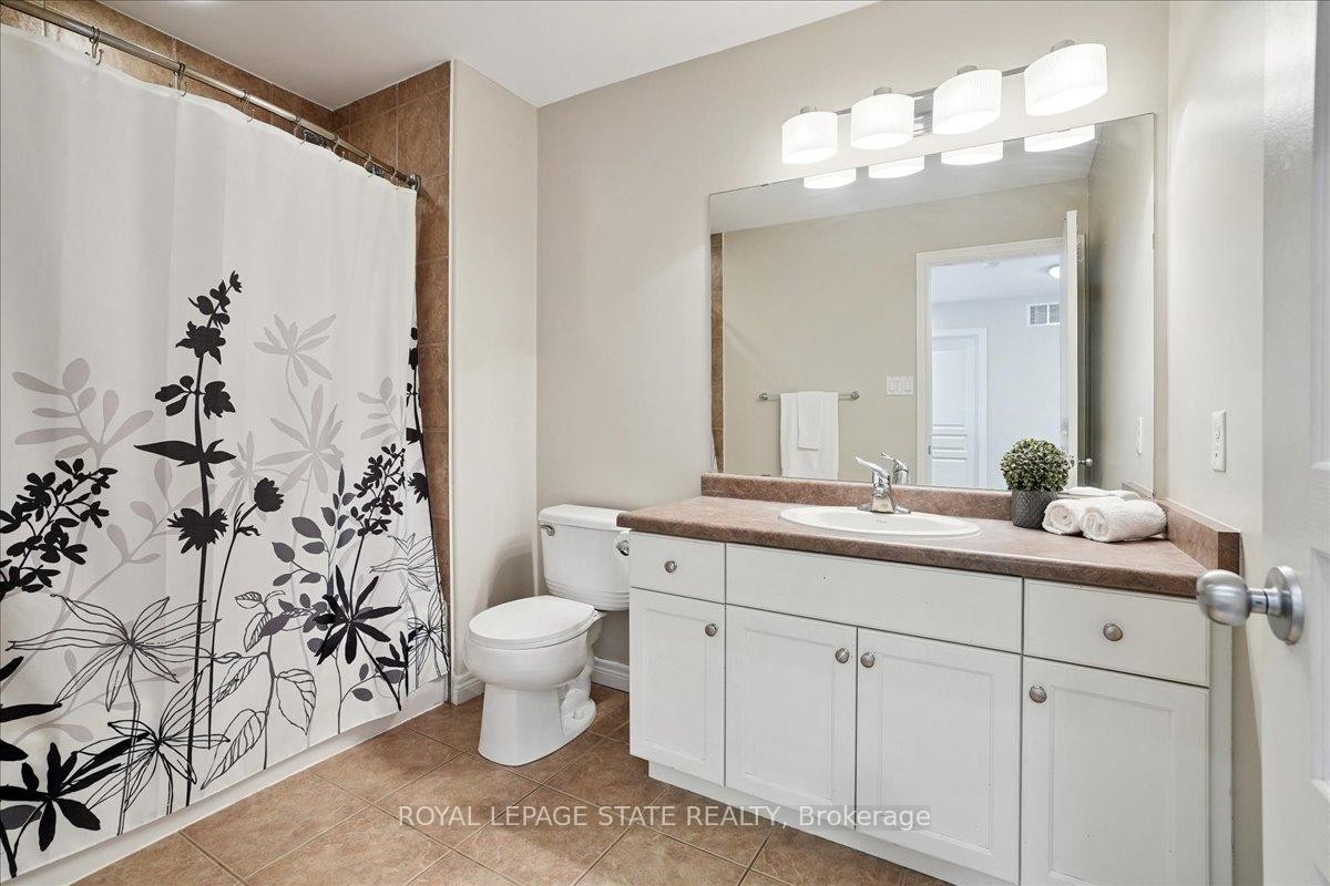 95 Hemlock Way, Grimsby, ON - Indoor Photo Showing Bathroom