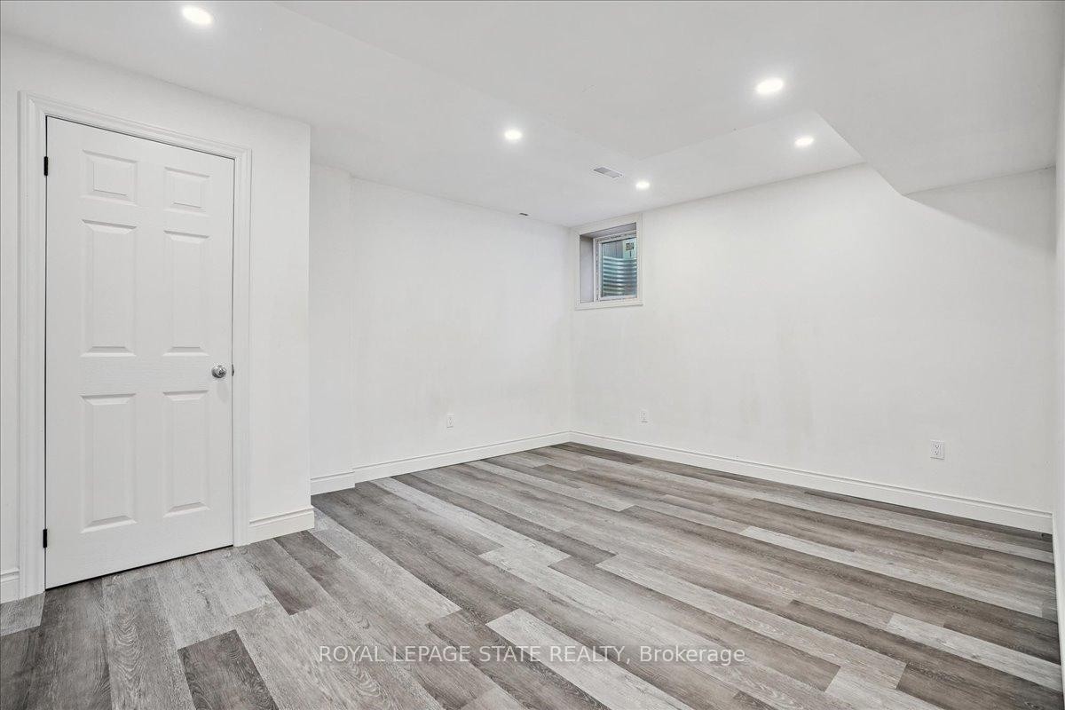 95 Hemlock Way, Grimsby, ON - Indoor Photo Showing Other Room