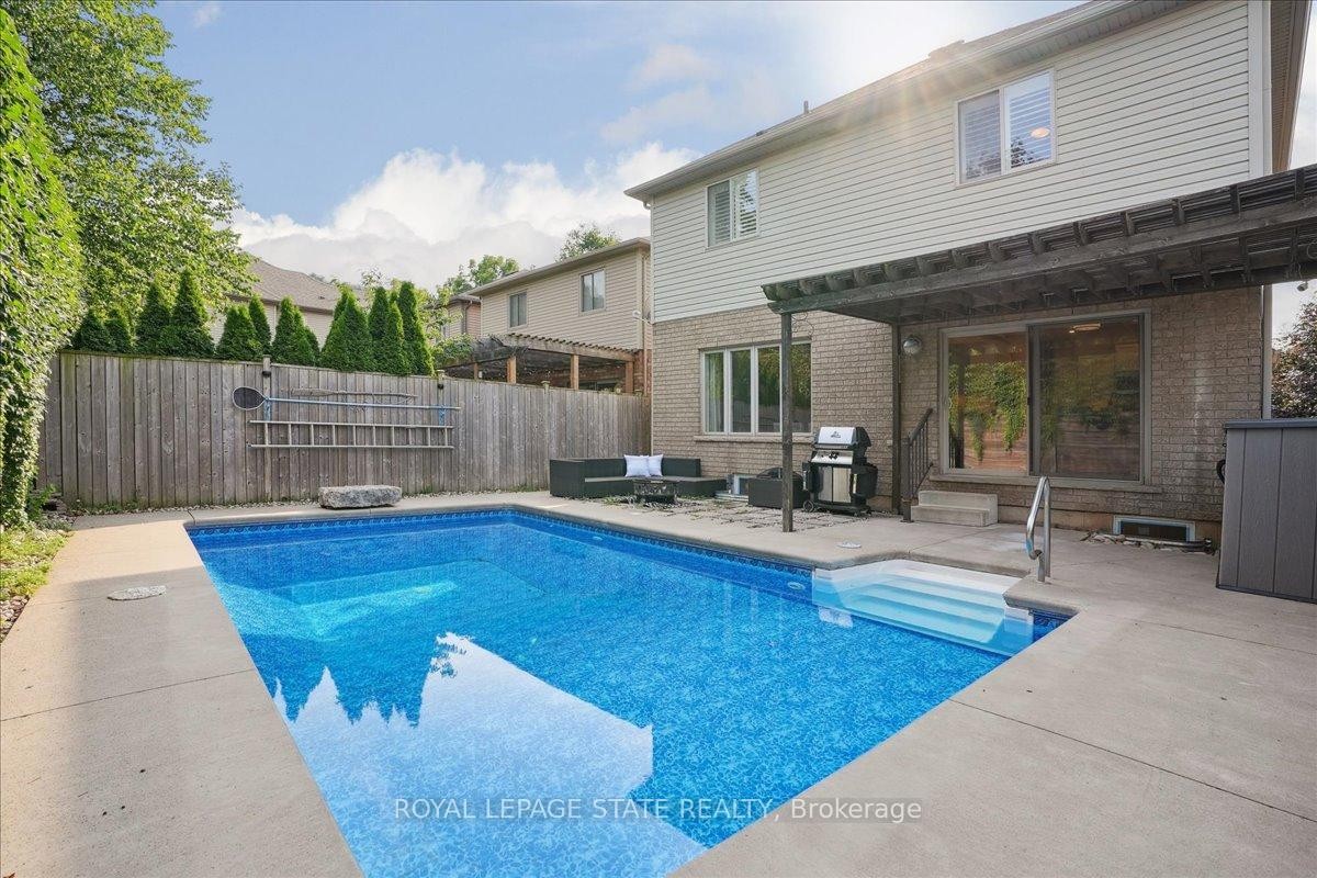 95 Hemlock Way, Grimsby, ON - Outdoor With In Ground Pool With Deck Patio Veranda