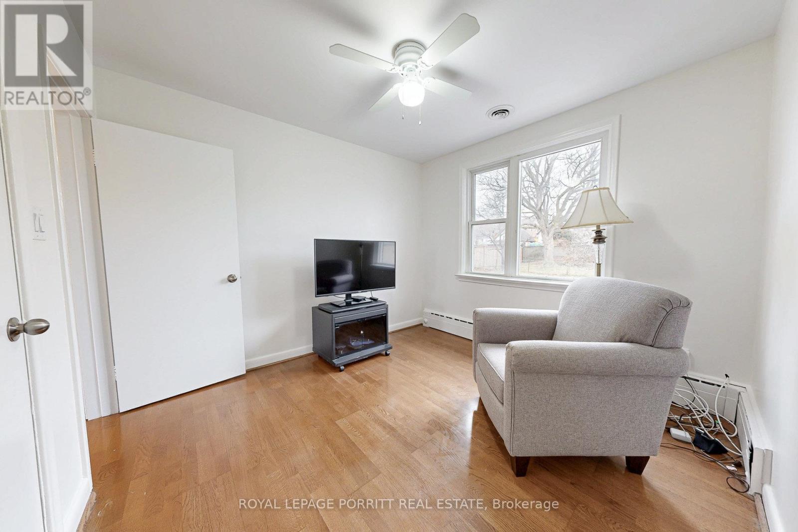 62 Fairfield Avenue, Toronto, ON - Indoor Photo Showing Living Room