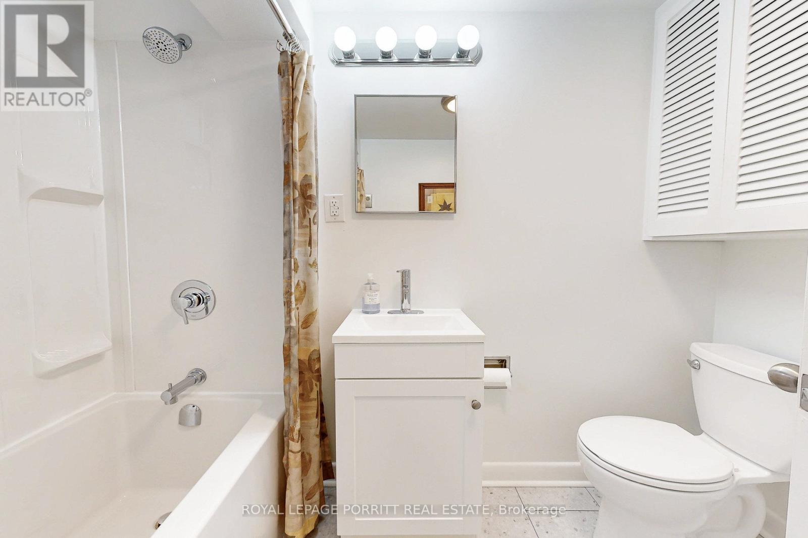62 Fairfield Avenue, Toronto, ON - Indoor Photo Showing Bathroom