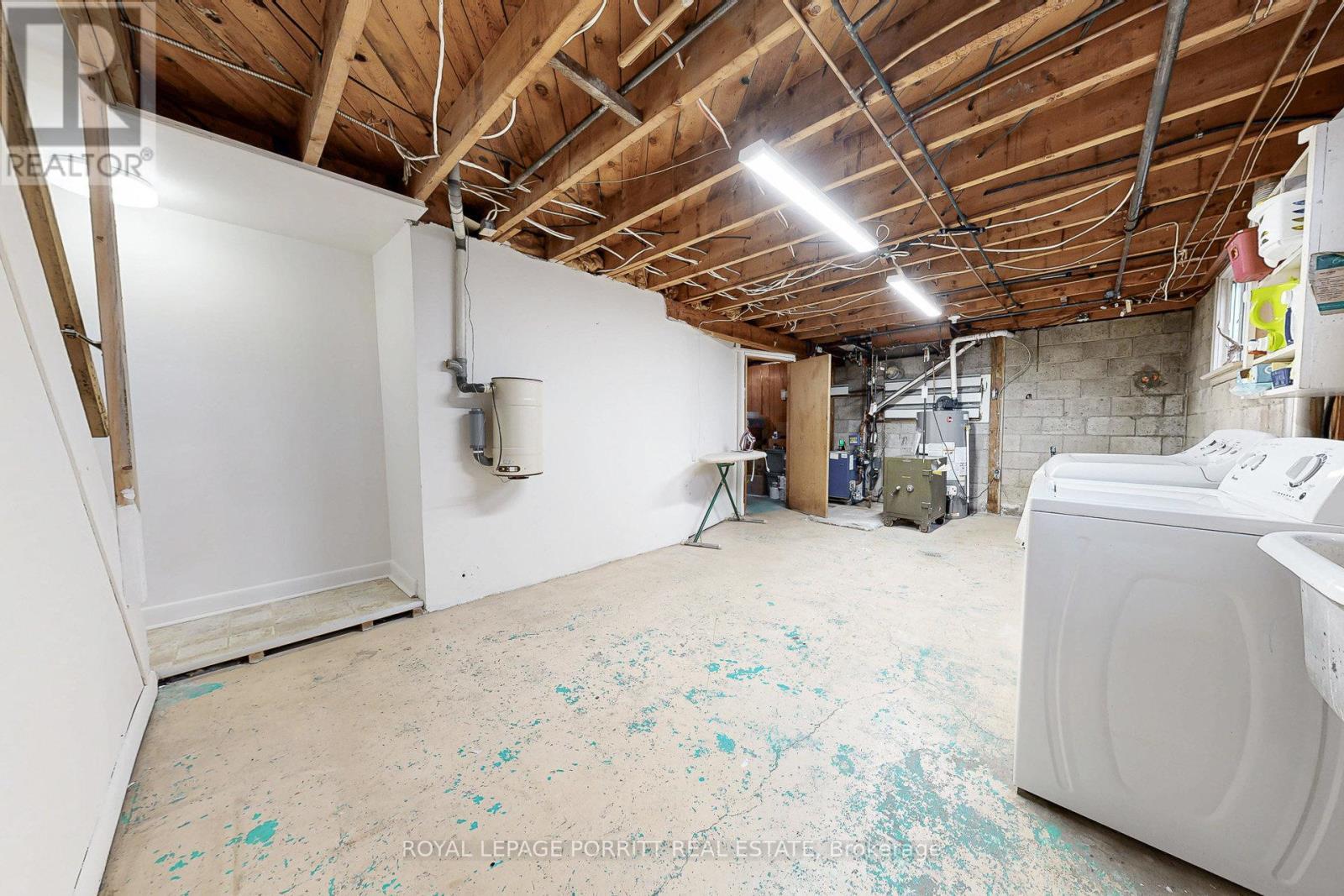 62 Fairfield Avenue, Toronto, ON - Indoor Photo Showing Laundry Room