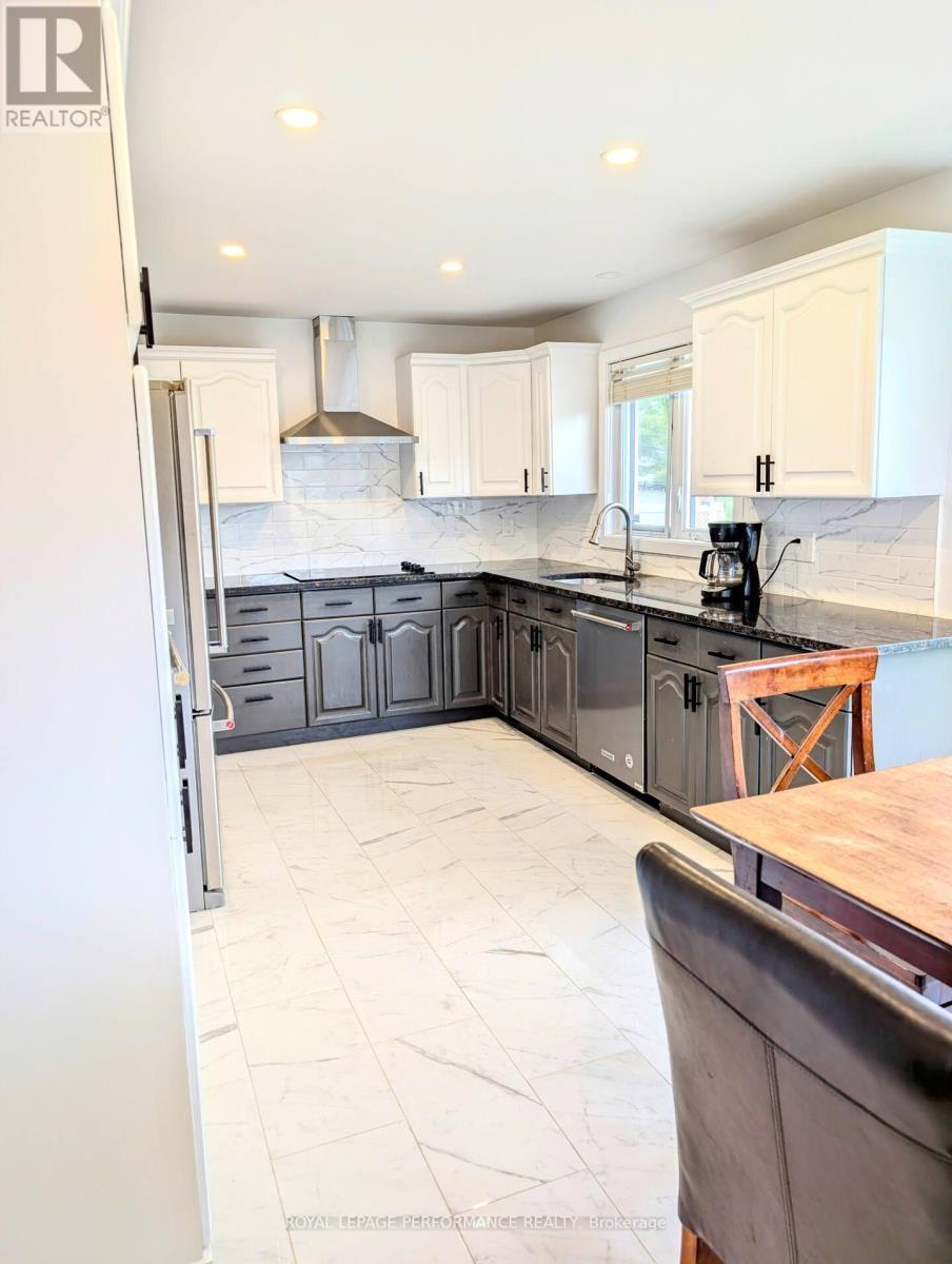 1646 Sunview Drive, Ottawa, ON - Indoor Photo Showing Kitchen