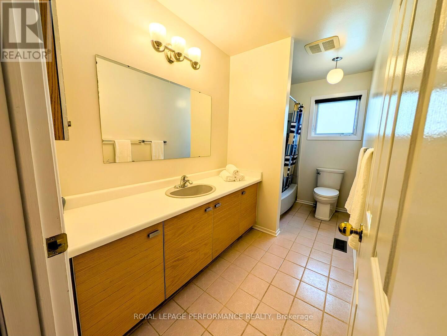 1646 Sunview Drive, Ottawa, ON - Indoor Photo Showing Bathroom