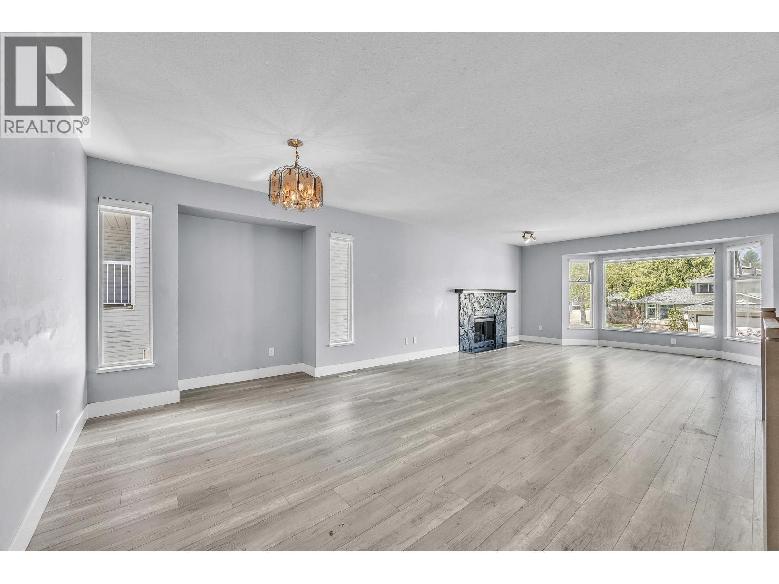 12326 Aurora Street, Maple Ridge, BC - Indoor Photo Showing Living Room With Fireplace