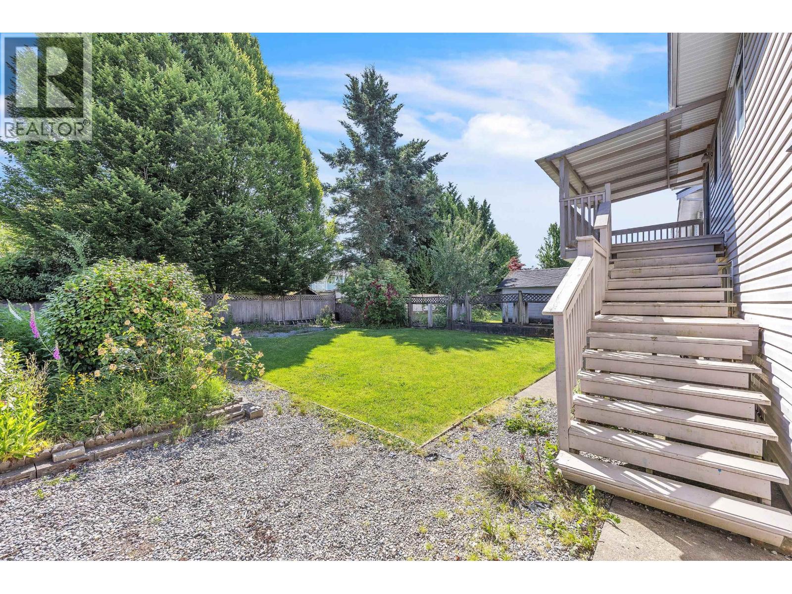 12326 Aurora Street, Maple Ridge, BC - Outdoor