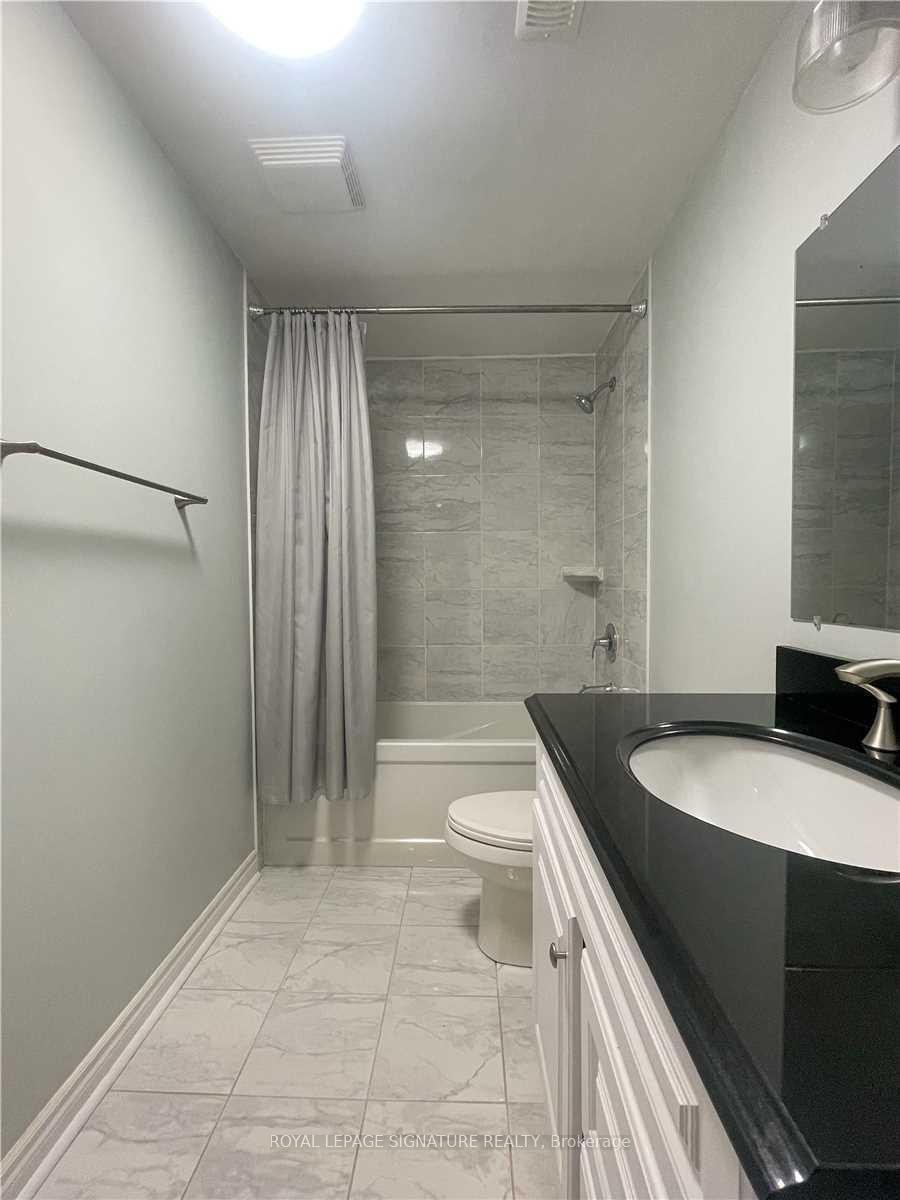 Bsmt-95 Valleycreek Drive, Brampton, ON - Indoor Photo Showing Bathroom