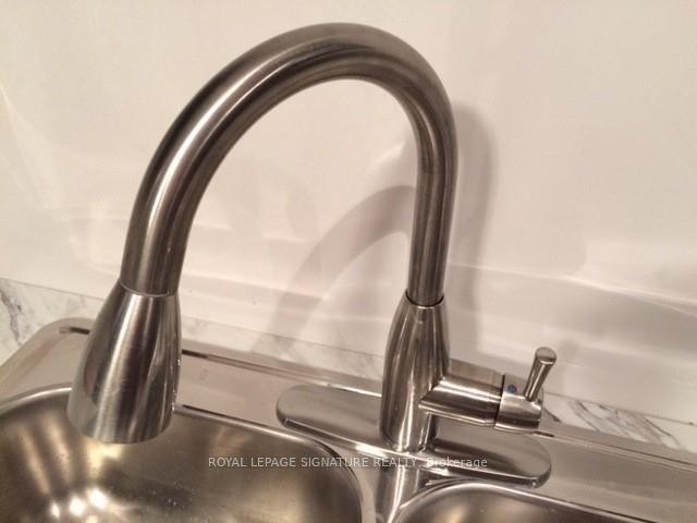 Bsmt-95 Valleycreek Drive, Brampton, ON - Indoor Photo Showing Kitchen