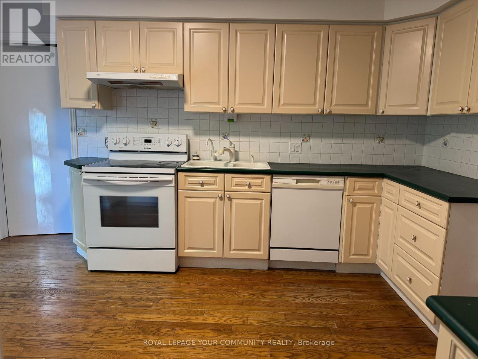 235 Banner Lane, King, ON - Indoor Photo Showing Kitchen