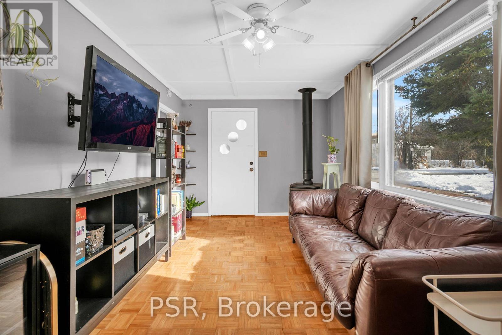 58 De La Salle Boulevard, Georgina (Sutton & Jackson'S Point), ON - Indoor Photo Showing Living Room